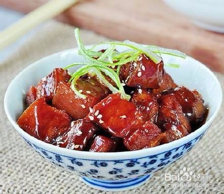 家庭廚房里的經典美味 自制紅燒肉的秘訣與步驟